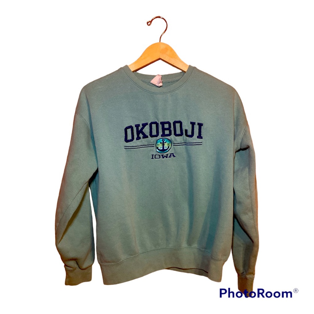 Vintage Collection Okoboji Iowa Embroidered Crewneck Sweatshirt Women’s Small